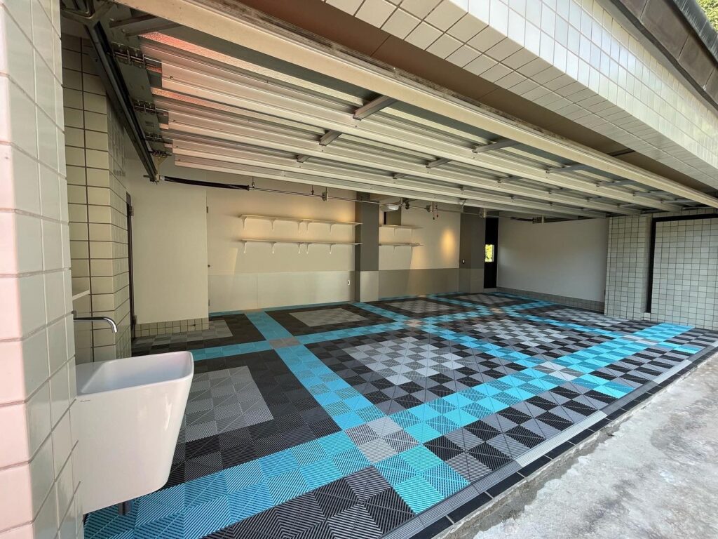 3台用ガレージ ／ クリアブルー×スレートグレー×パールグレー